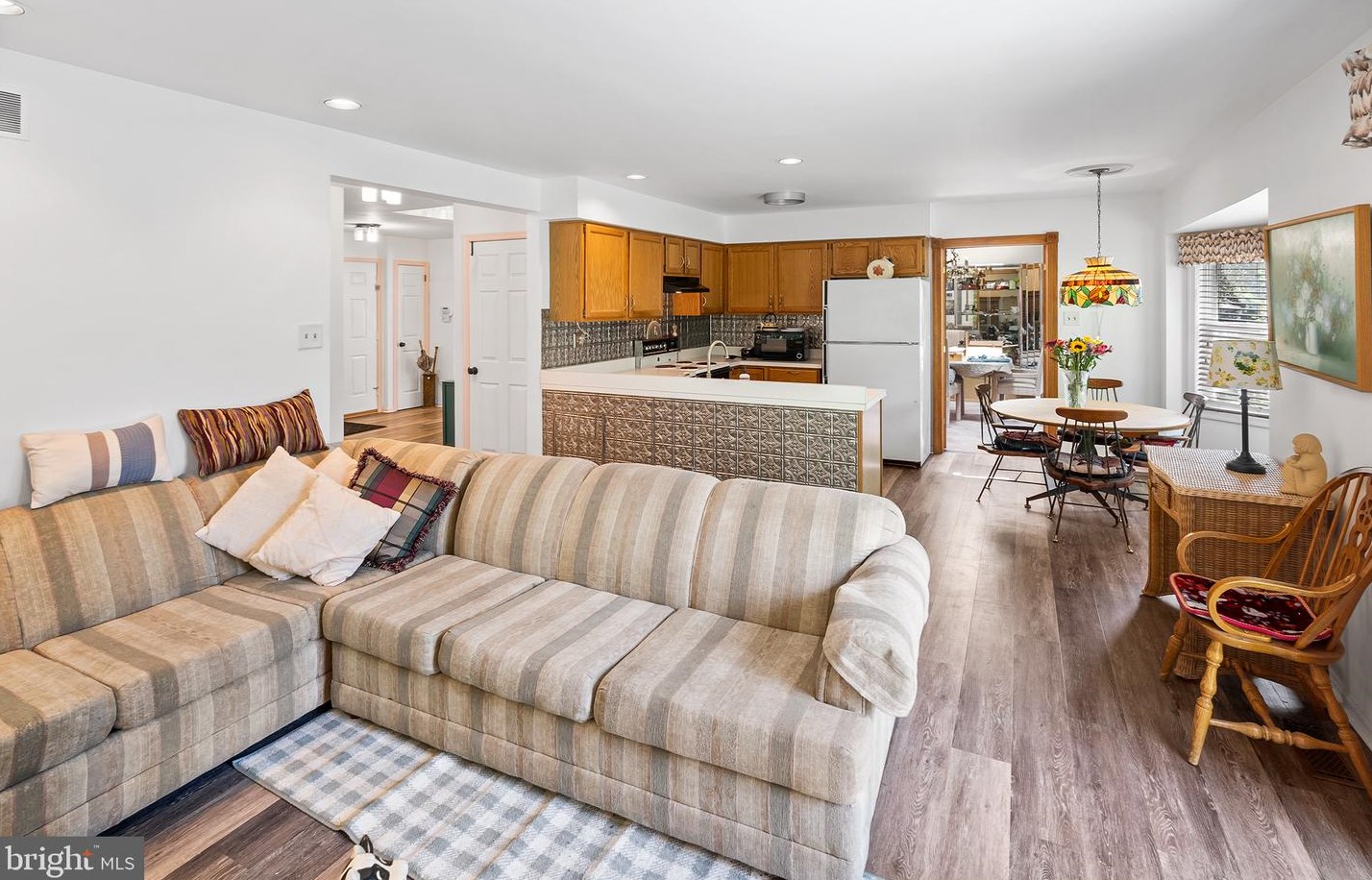 2049 Wellington Rd, Upper Makefield PA 18940-3710 exterior