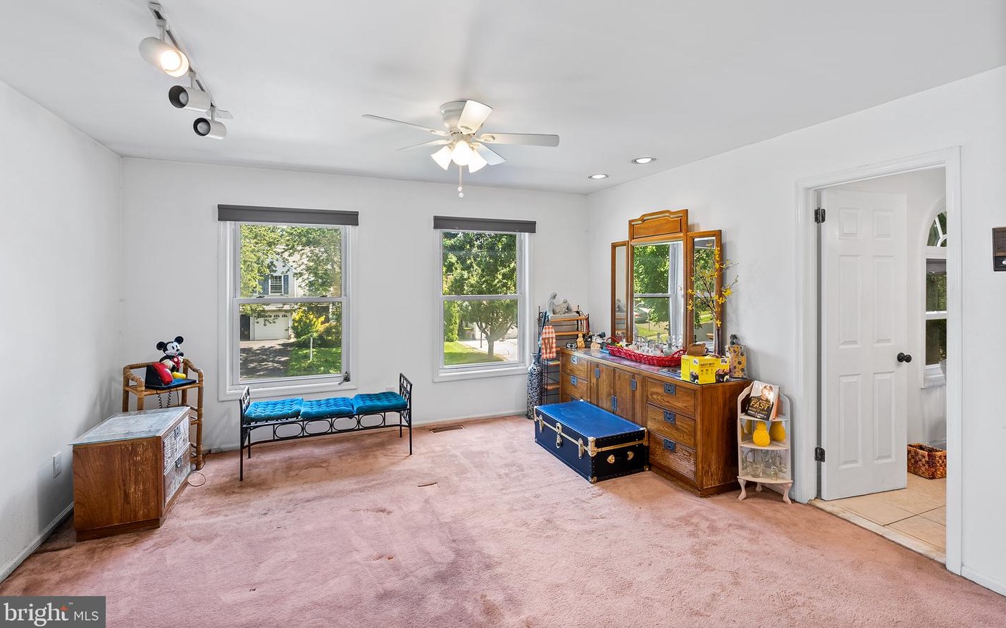 2049 Wellington Rd, Upper Makefield PA 18940-3710 exterior