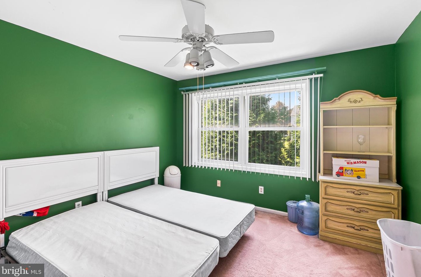 2049 Wellington Rd, Upper Makefield PA 18940-3710 exterior