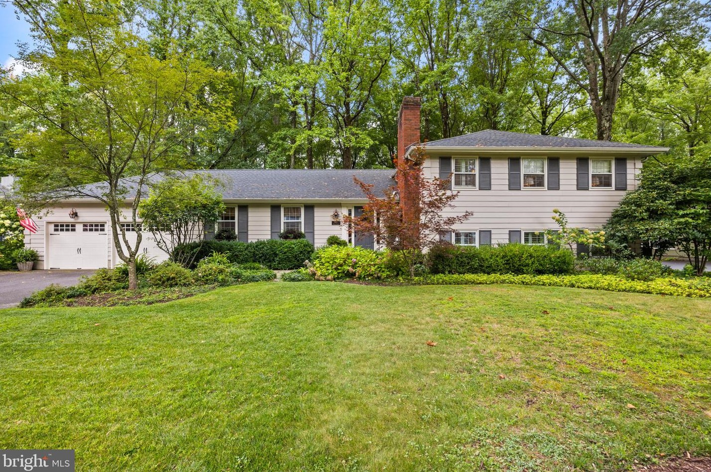 407 Essex Ln, Yardley, PA 19067