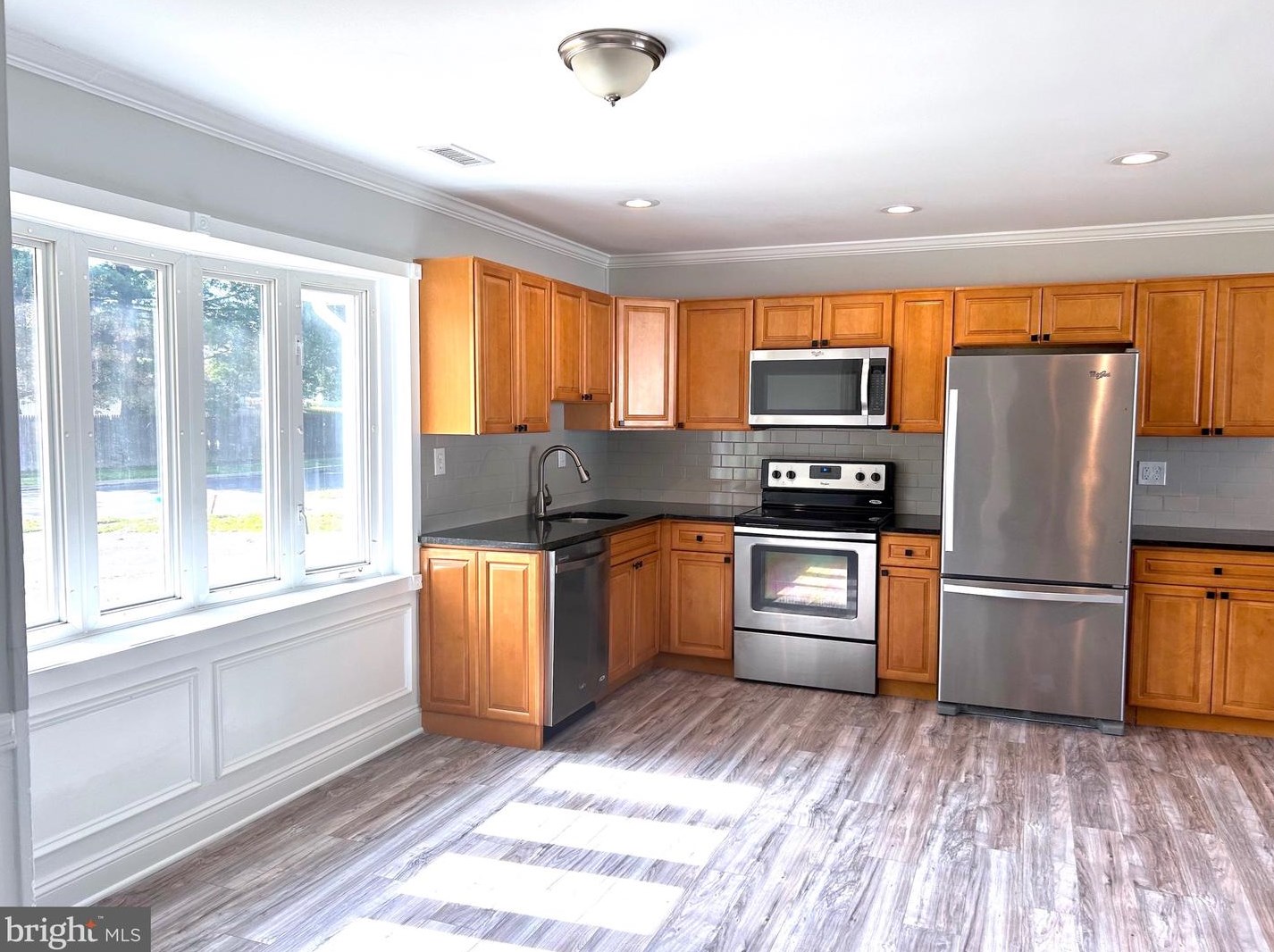 240 Goldenridge Dr, Levittown PA  19057-3417 exterior