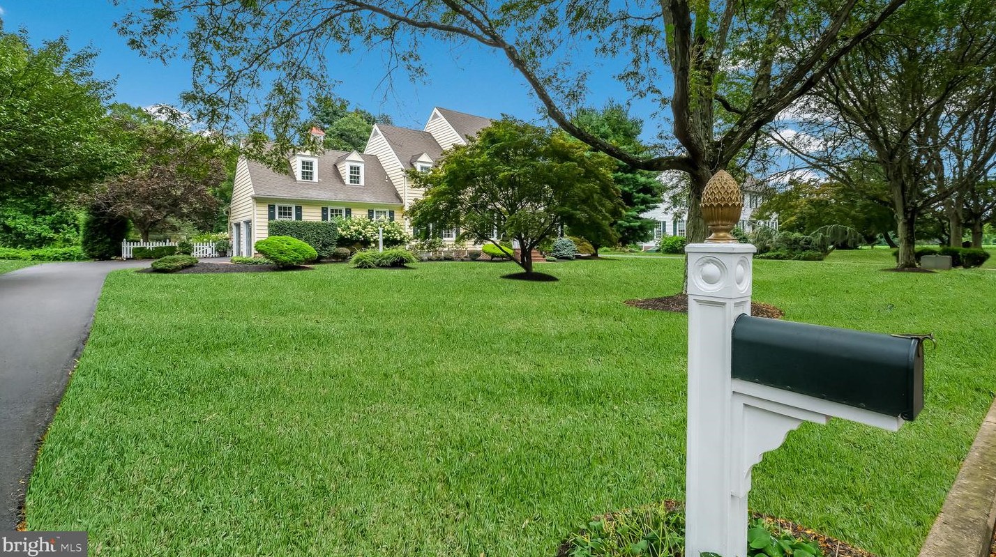 20 Parkside Dr, Langhorne, PA 19047-1367