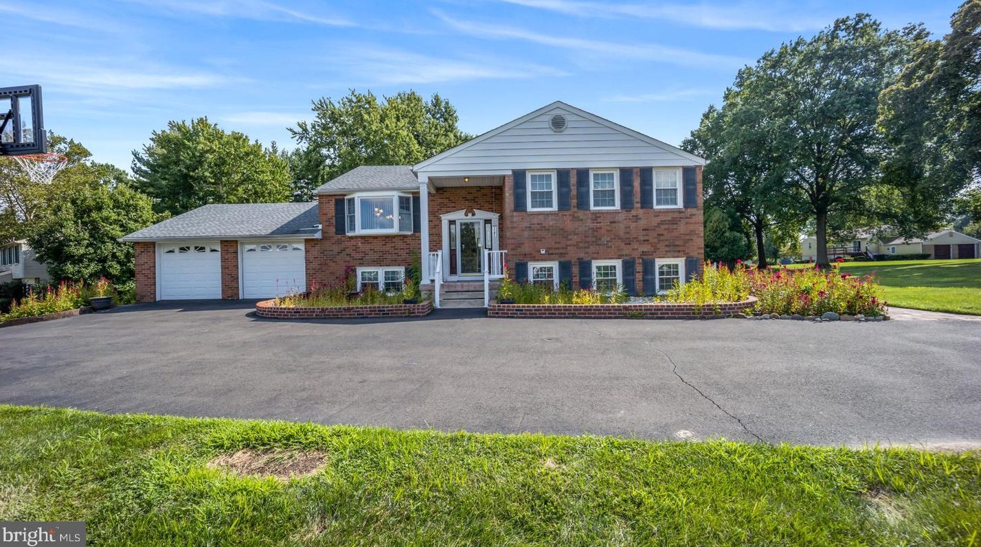 50 Willowbrook Dr, Southampton, PA 18966