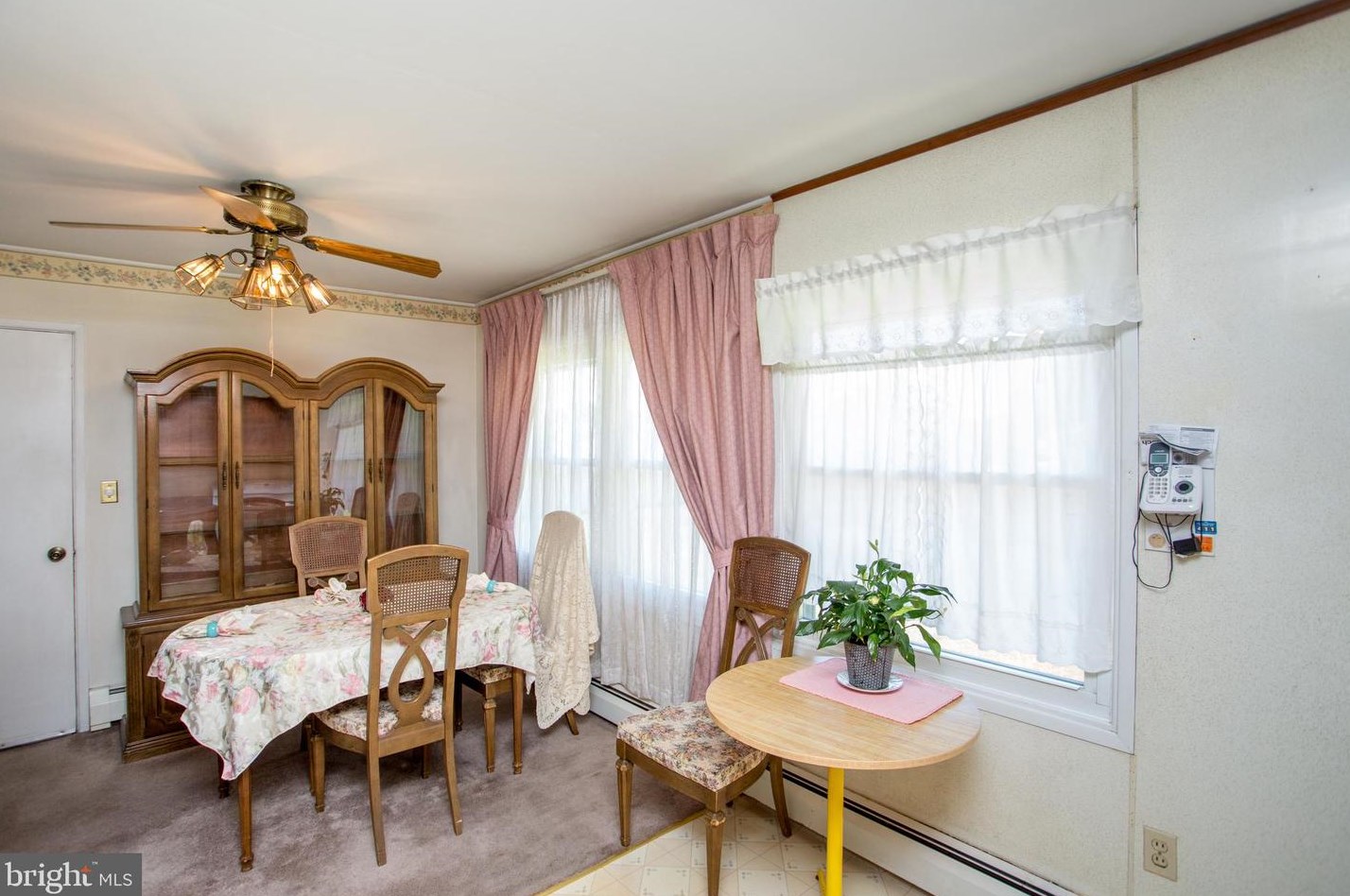 5 Cardinal Rd, Levittown PA  19057-1619 exterior