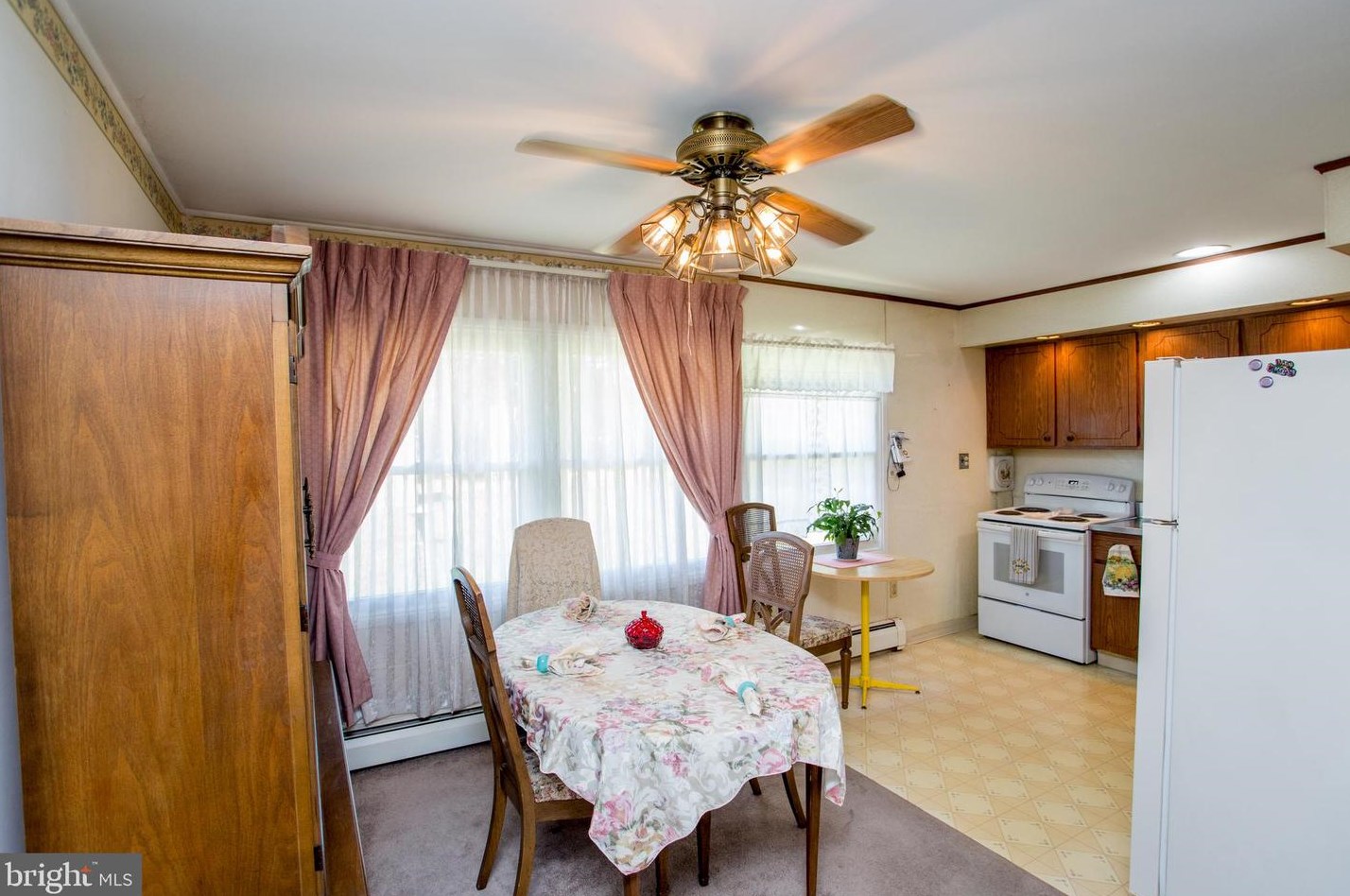 5 Cardinal Rd, Levittown PA  19057-1619 exterior