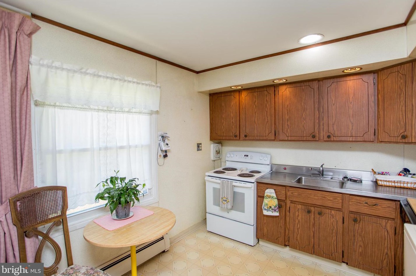 5 Cardinal Rd, Levittown PA  19057-1619 exterior