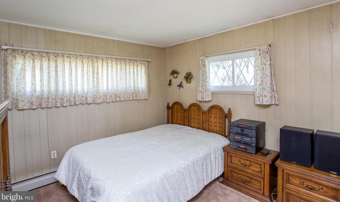 5 Cardinal Rd, Levittown PA  19057-1619 exterior