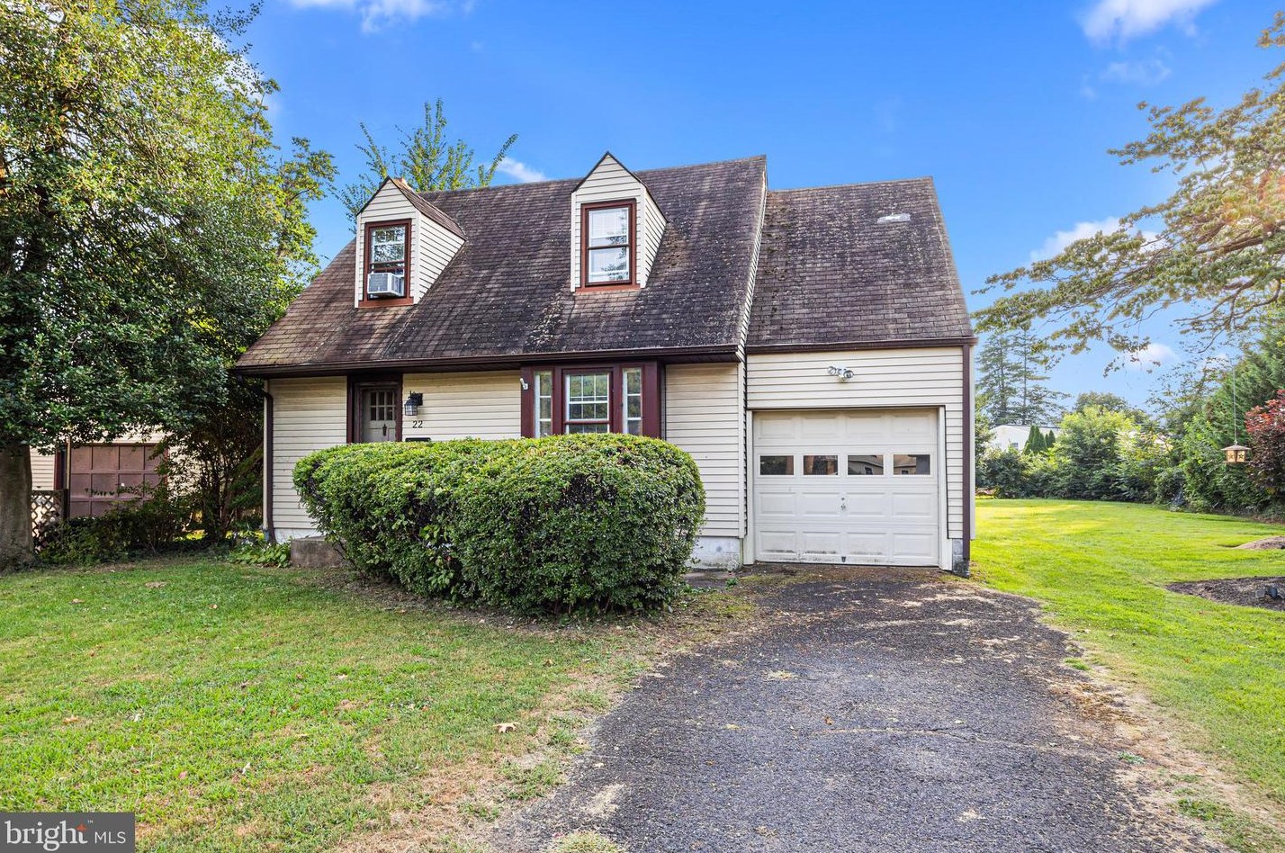 22 Oak Ave, Langhorne PA  19047-5326 exterior