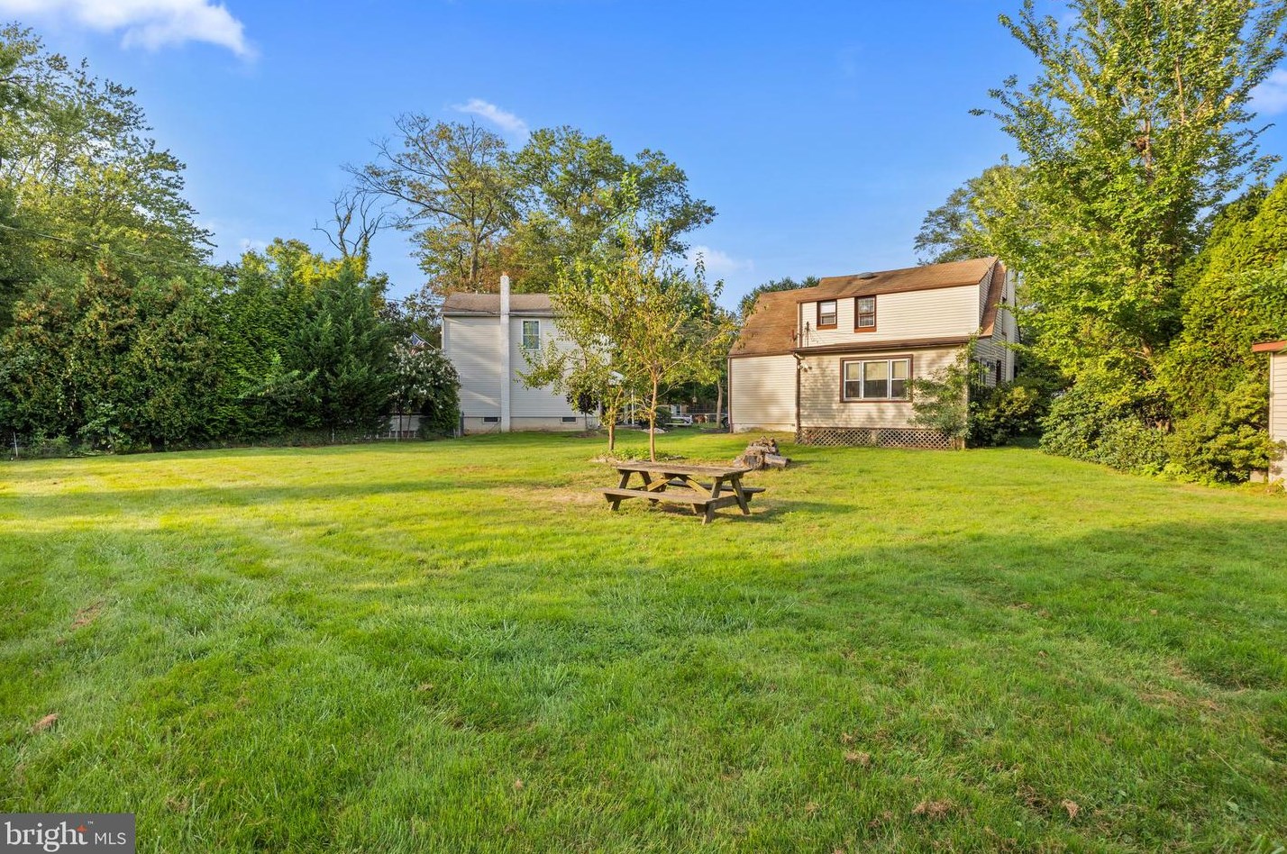 22 Oak Ave, Langhorne PA  19047-5326 exterior