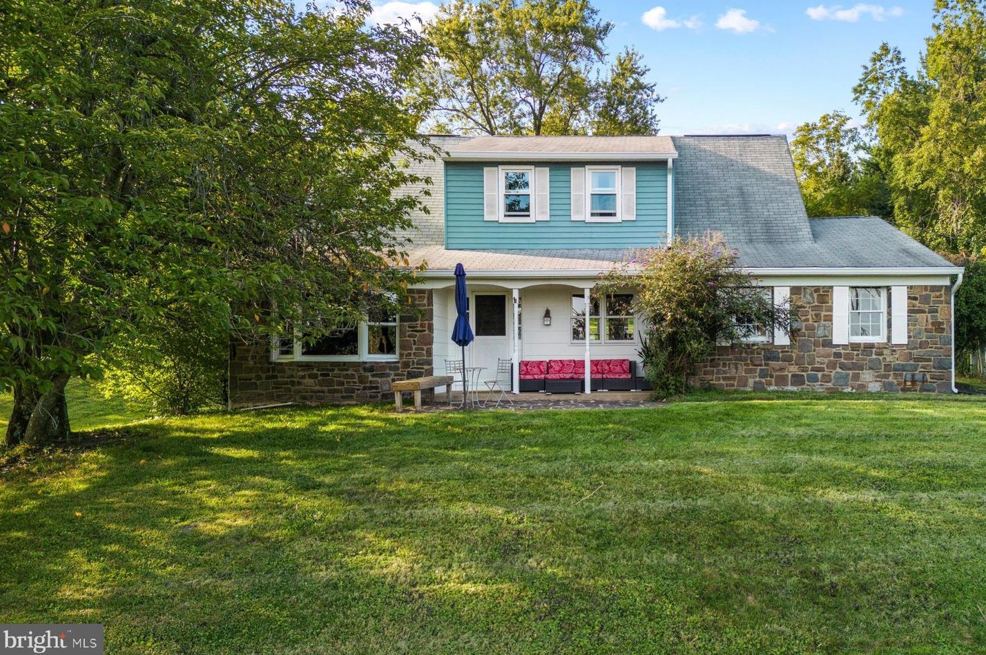 5645 Ridgeview Dr, Gardenville, PA