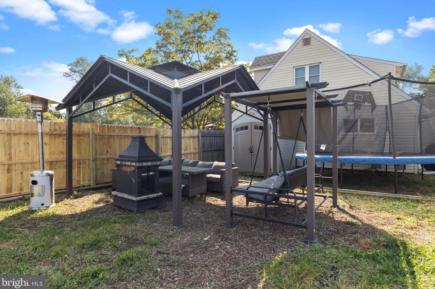 219 Plumbridge Dr, Levittown PA 19056-3536 exterior