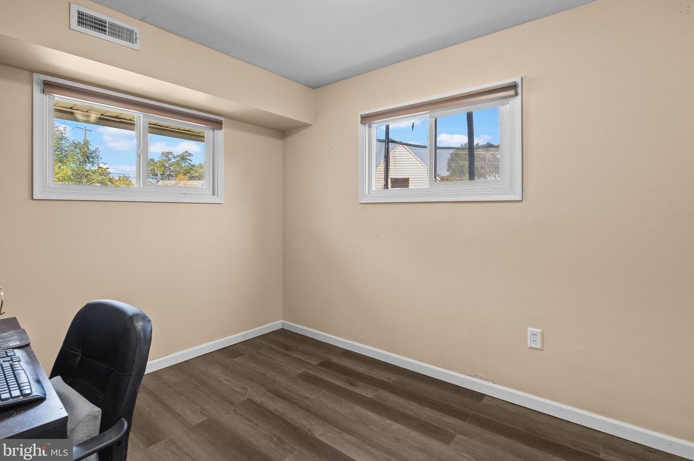 219 Plumbridge Dr, Levittown PA 19056-3536 exterior