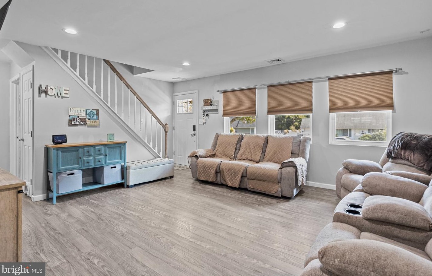 219 Plumbridge Dr, Levittown PA 19056-3536 exterior