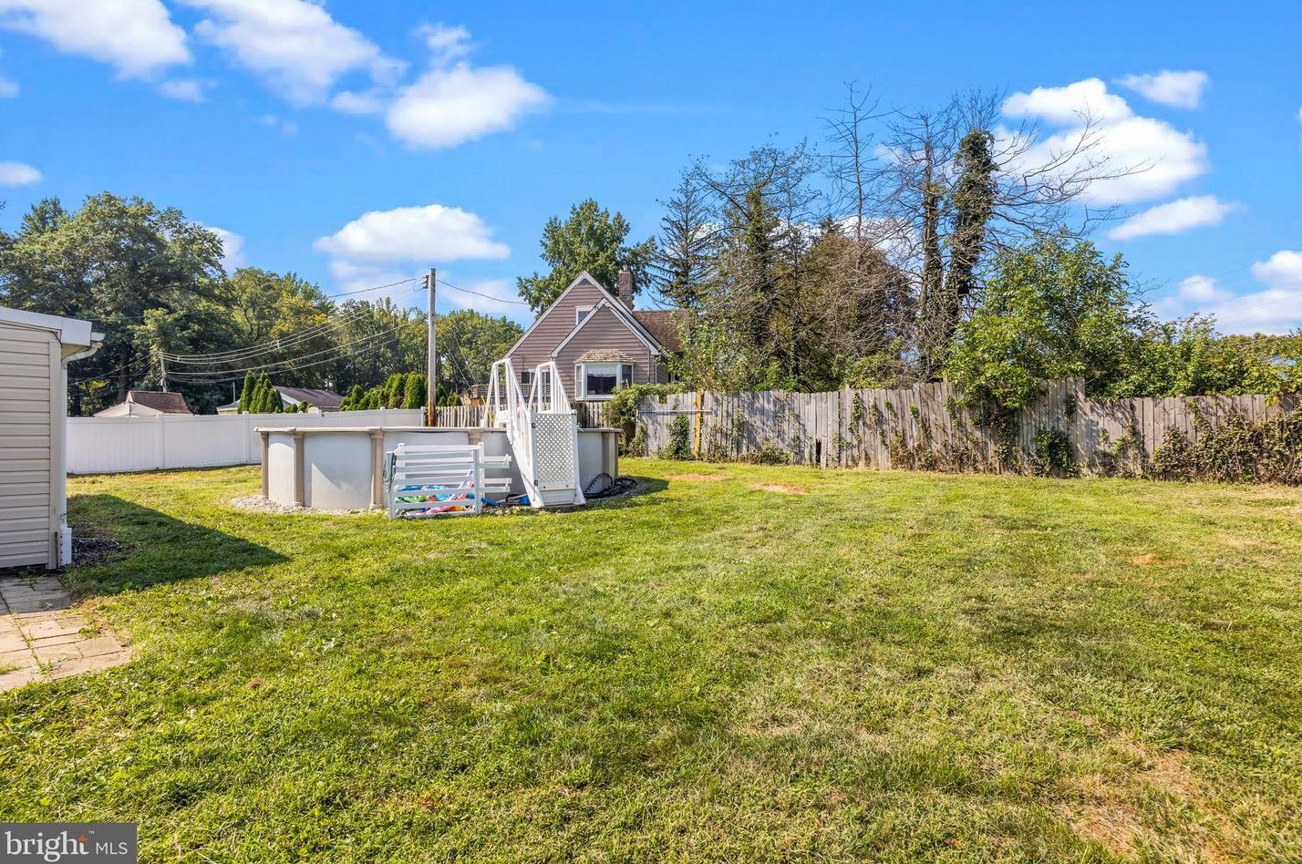 219 Plumbridge Dr, Levittown PA 19056-3536 exterior