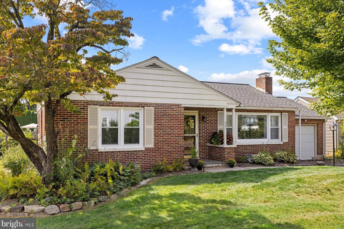 721 Edgewood Rd, Riegelsville, PA 18077-7119