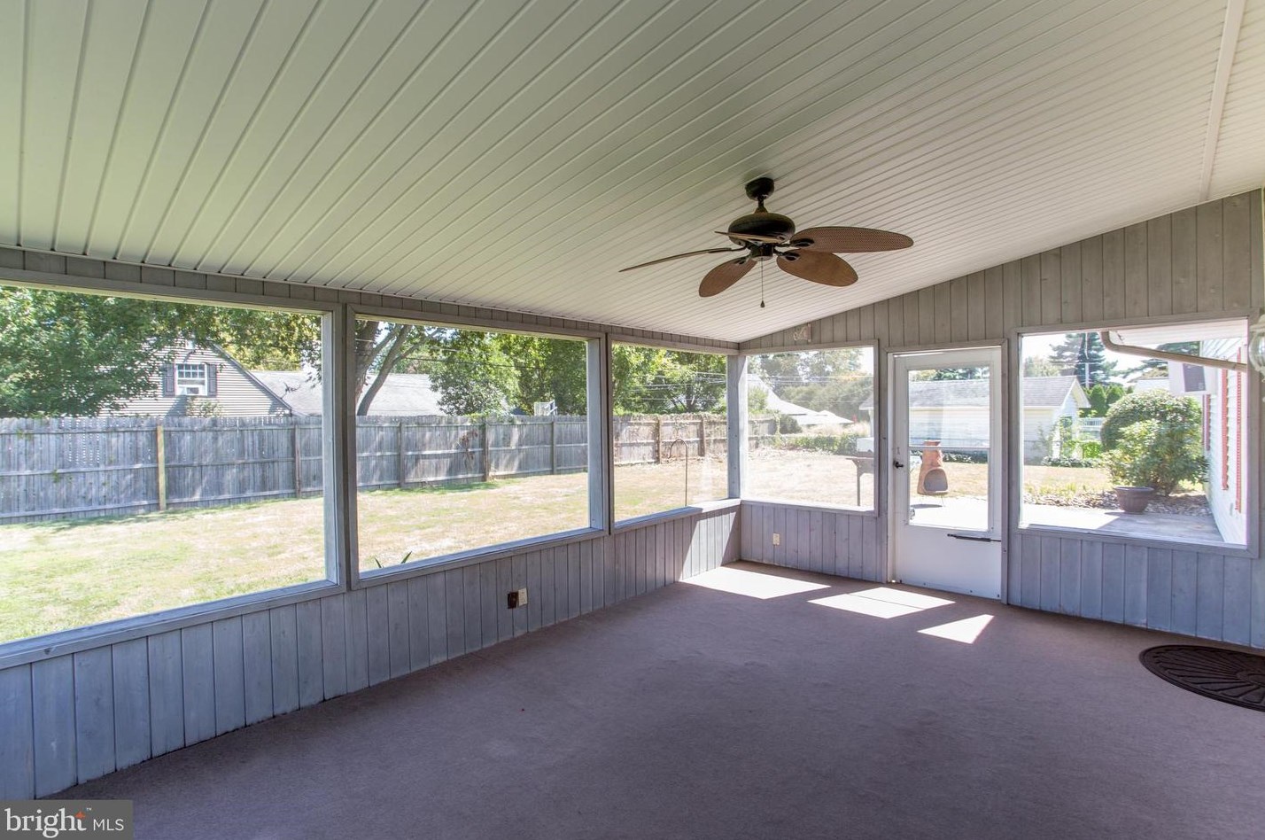 20 Sugarplum Rd, Levittown PA 19056-2221 exterior