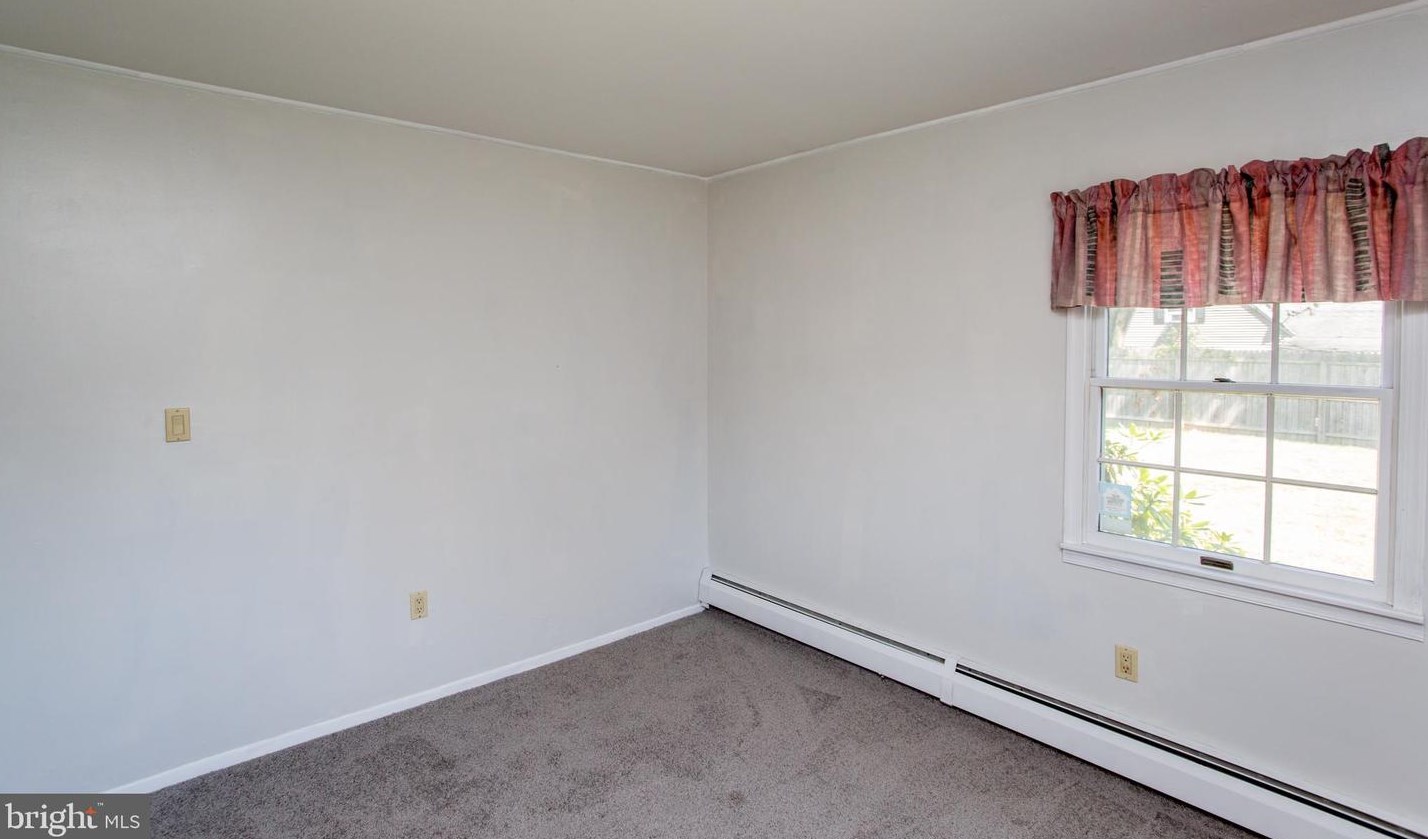 20 Sugarplum Rd, Levittown PA 19056-2221 exterior