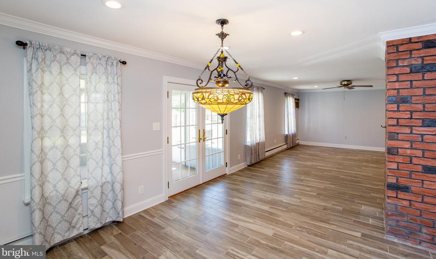 20 Sugarplum Rd, Levittown PA 19056-2221 exterior