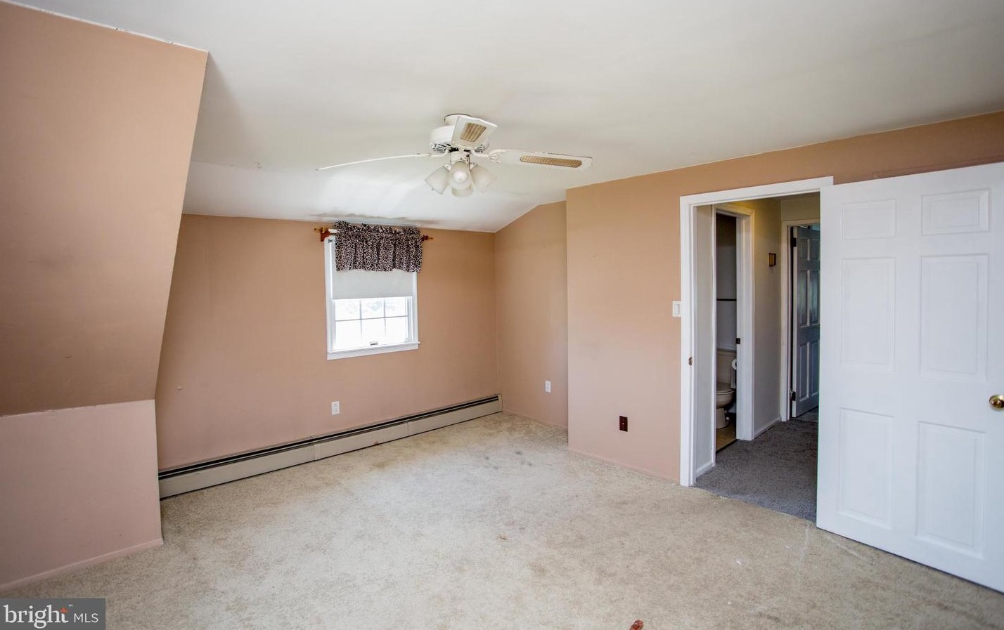 20 Sugarplum Rd, Levittown PA 19056-2221 exterior