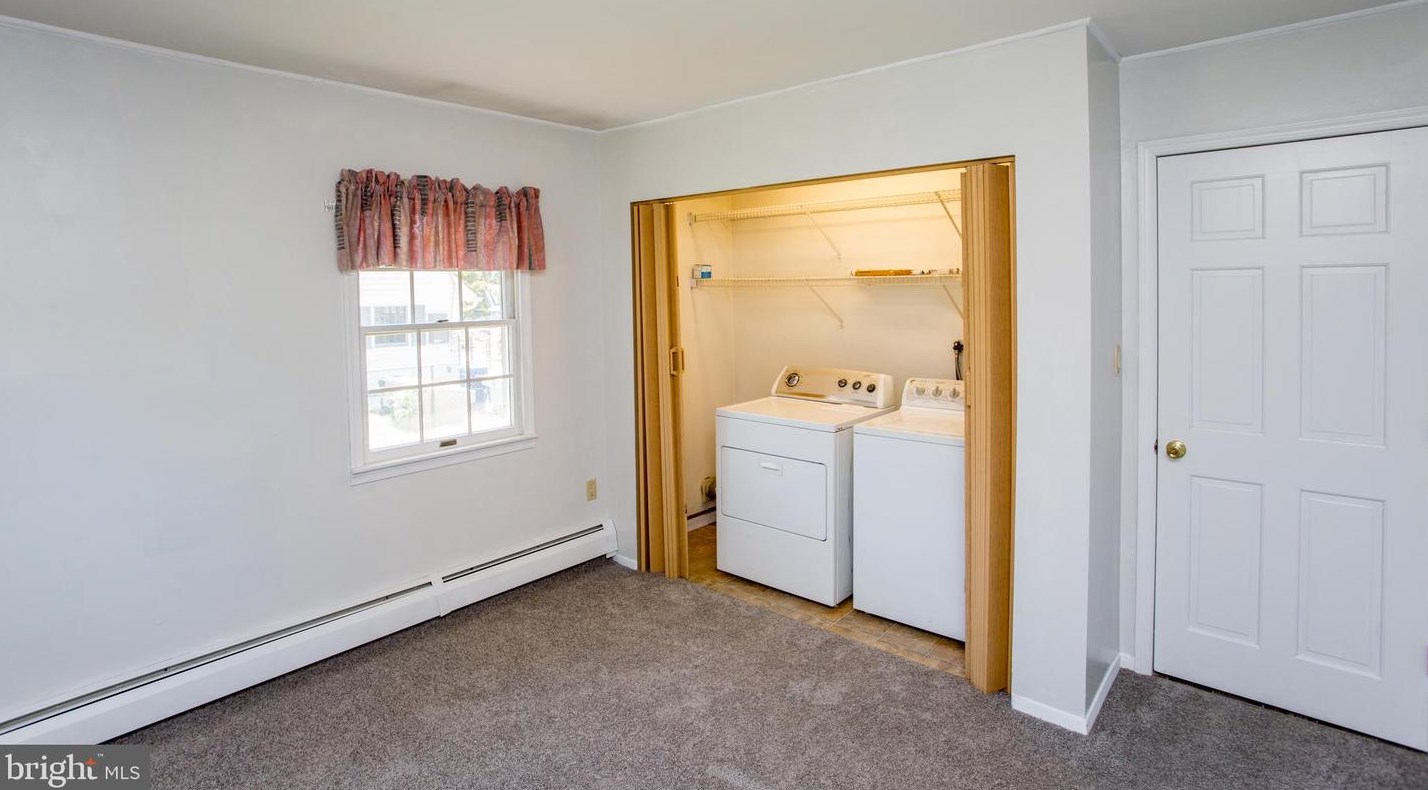 20 Sugarplum Rd, Levittown PA 19056-2221 exterior