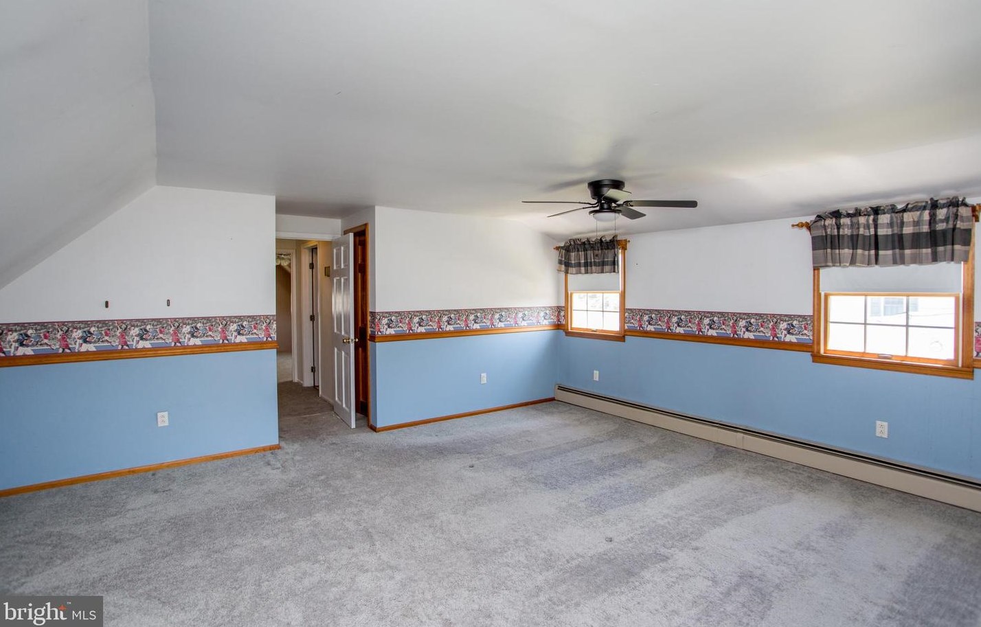 20 Sugarplum Rd, Levittown PA 19056-2221 exterior