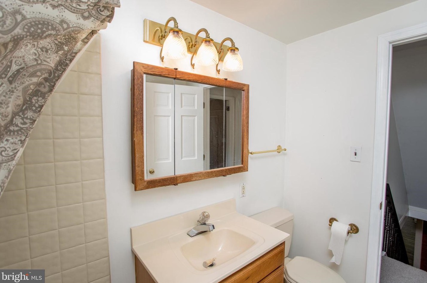 20 Sugarplum Rd, Levittown PA 19056-2221 exterior