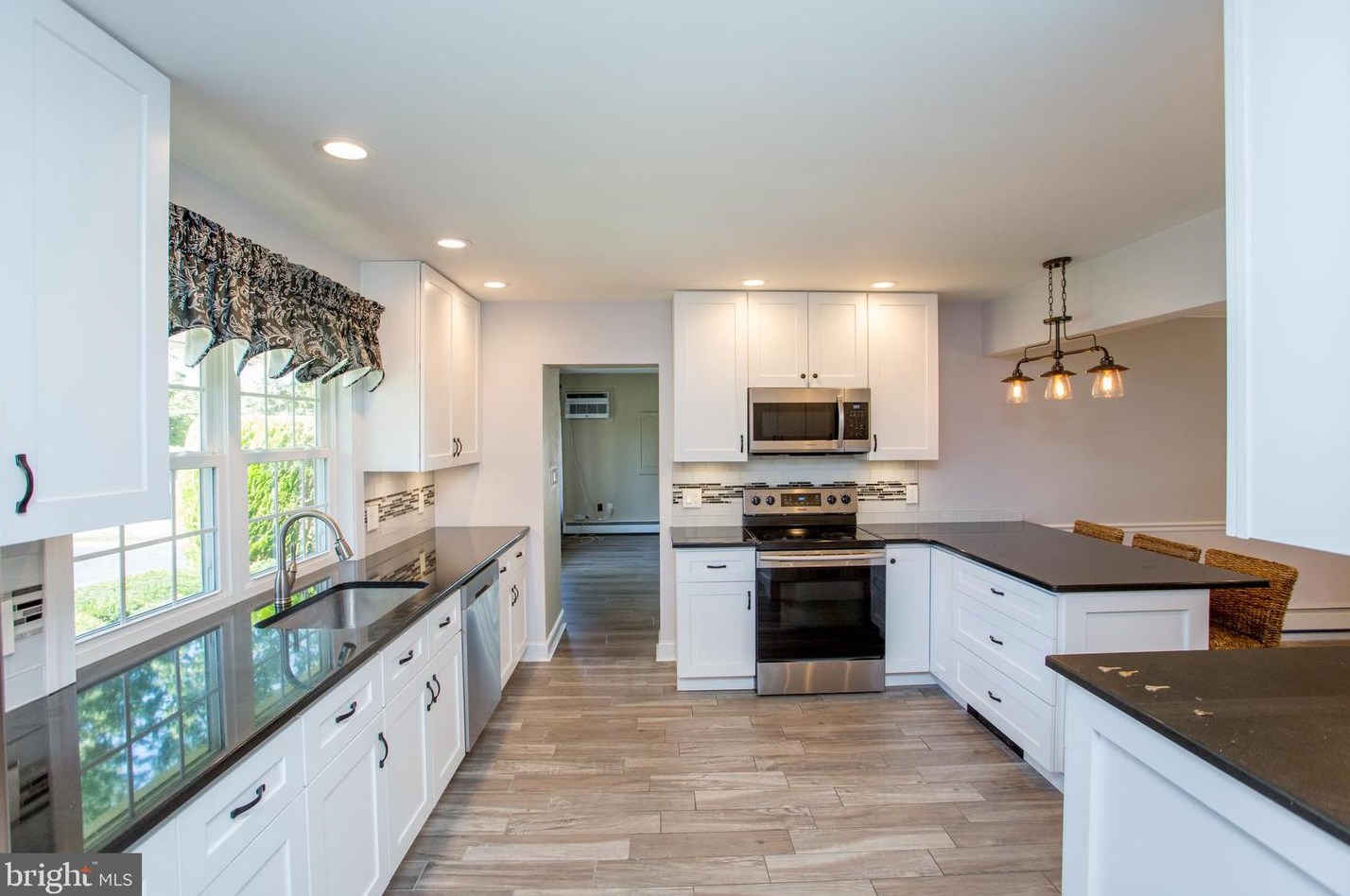 20 Sugarplum Rd, Levittown PA 19056-2221 exterior