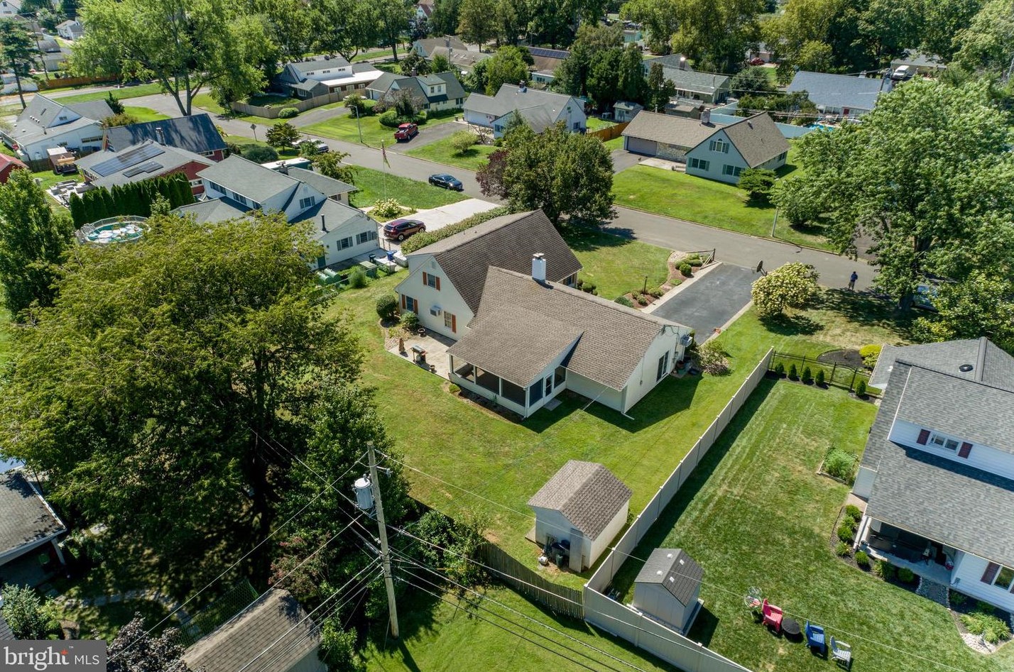 20 Sugarplum Rd, Levittown PA 19056-2221 exterior