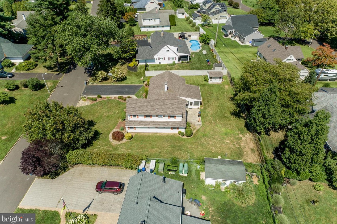 20 Sugarplum Rd, Levittown PA 19056-2221 exterior