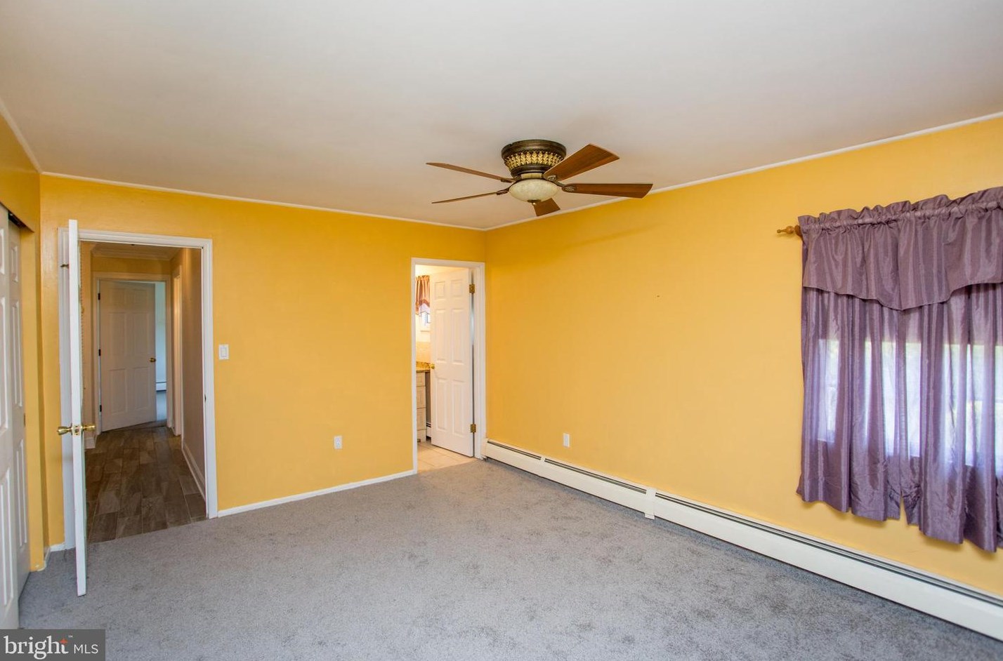 20 Sugarplum Rd, Levittown PA 19056-2221 exterior