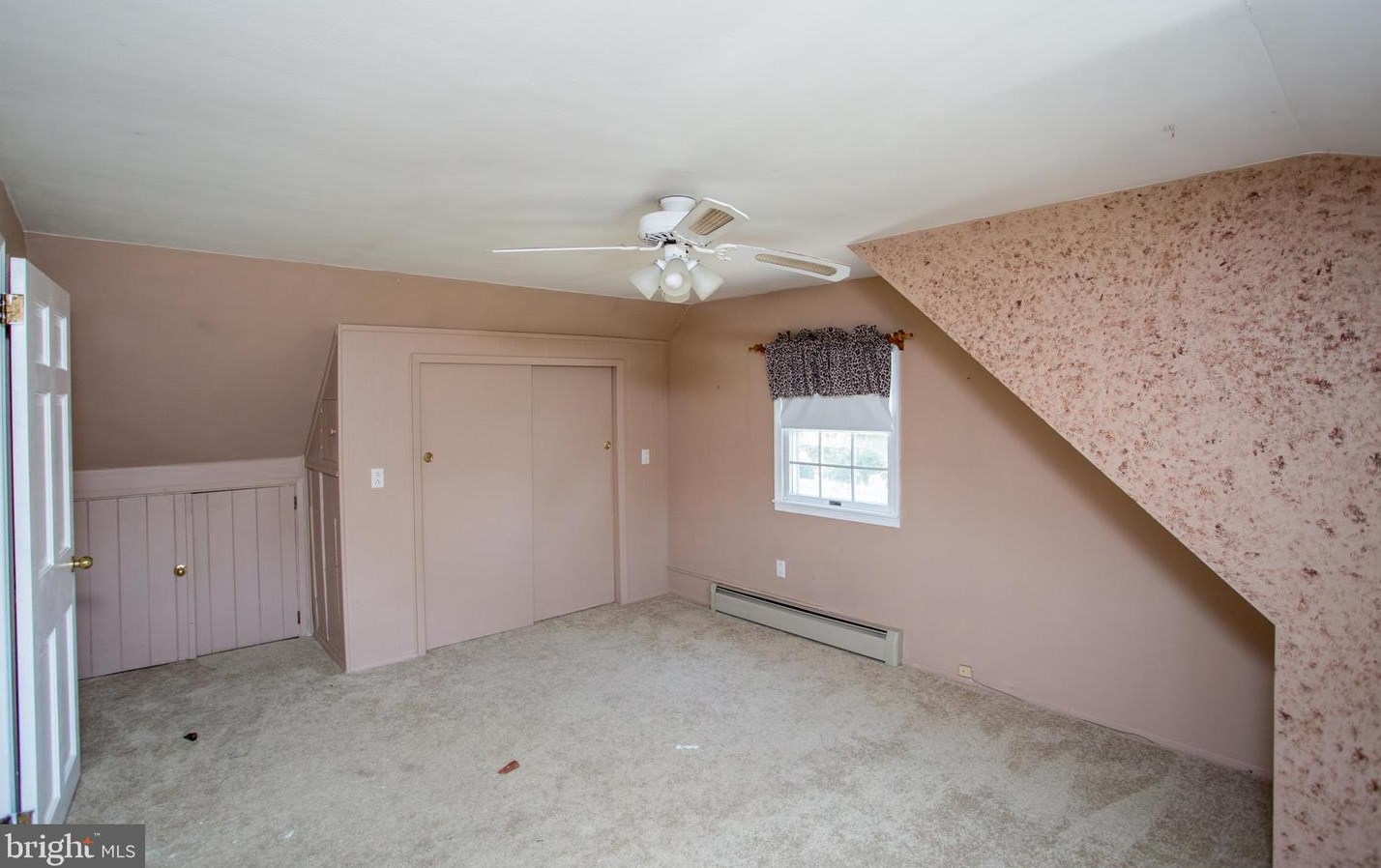 20 Sugarplum Rd, Levittown PA 19056-2221 exterior