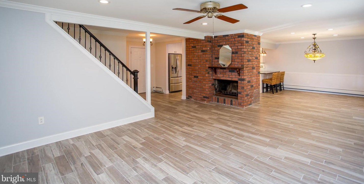 20 Sugarplum Rd, Levittown PA 19056-2221 exterior