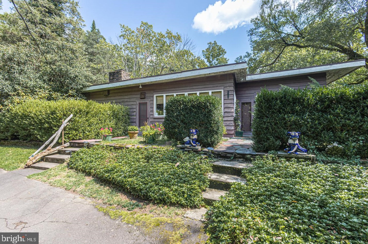 84 Red Hill Rd, Pipersville, PA 18947