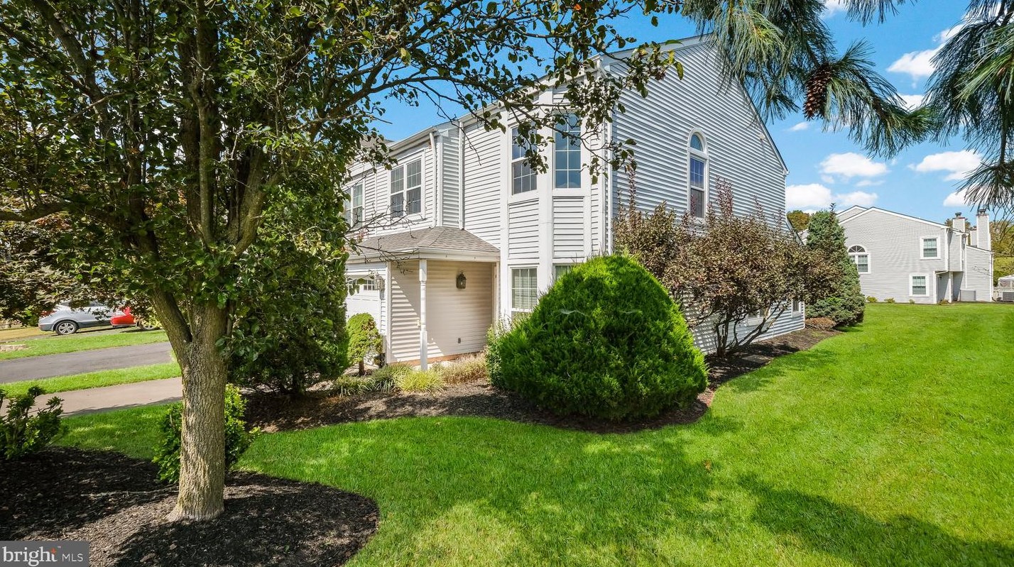 32 Park Rd, Upper Makefield, PA 18940-1181
