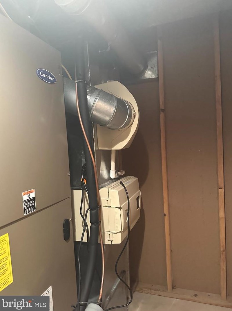 2128 Wellington Rd, Upper Makefield PA 18940-3713 exterior