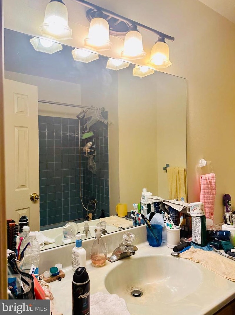 2128 Wellington Rd, Upper Makefield PA 18940-3713 exterior