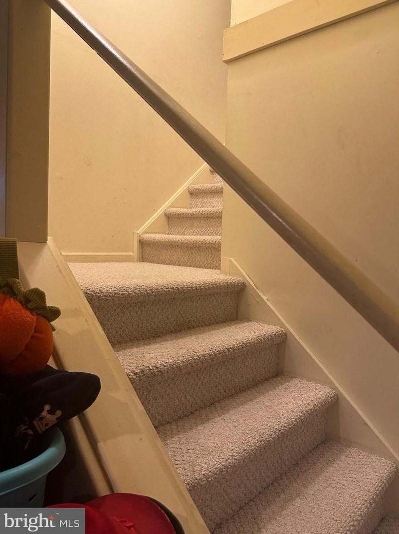 2128 Wellington Rd, Upper Makefield PA 18940-3713 exterior