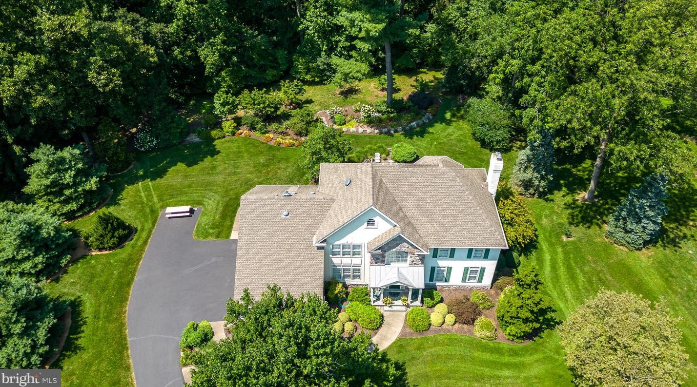 3675 Lexington Dr, Gardenville, PA 18902