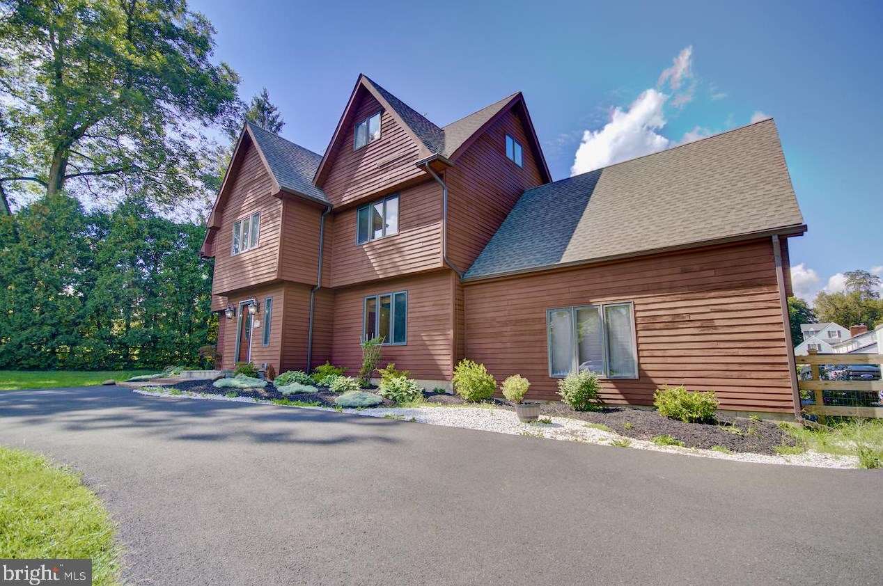 678 Laurel Ln, Yardley, PA 19067