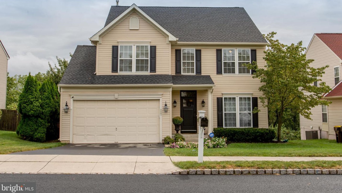 4583 Summerhill Dr, Gardenville, PA
