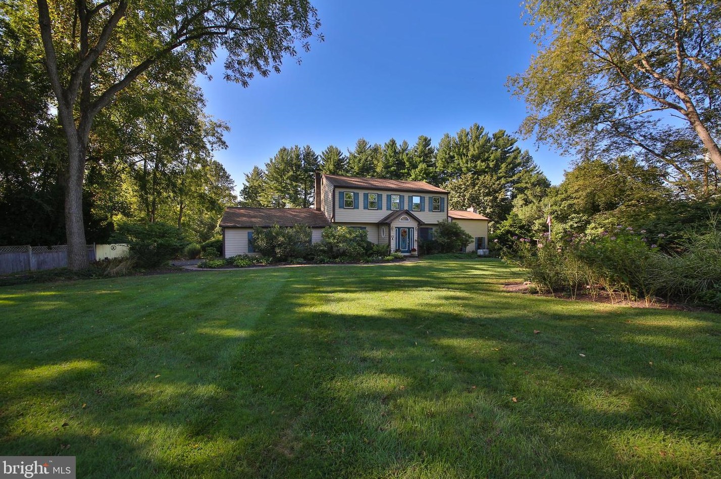 102 Quail Dr, Gardenville, PA