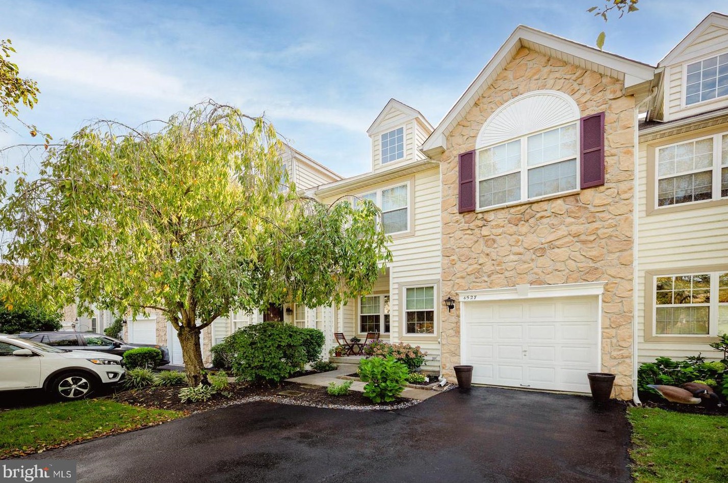 4527 Old Oak Rd, Gardenville, PA