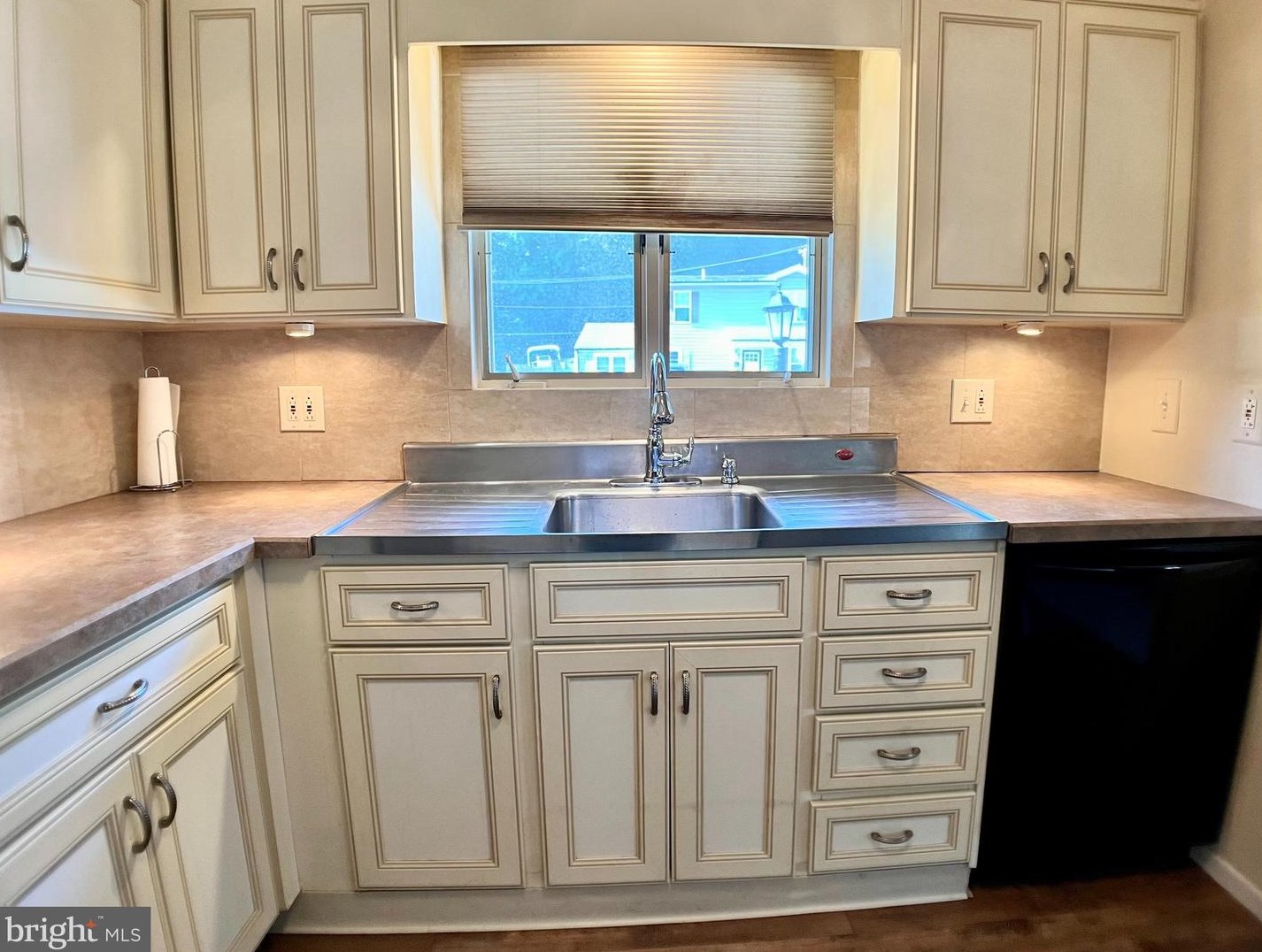 33 Ruby Ln, Levittown PA 19055-1432 exterior