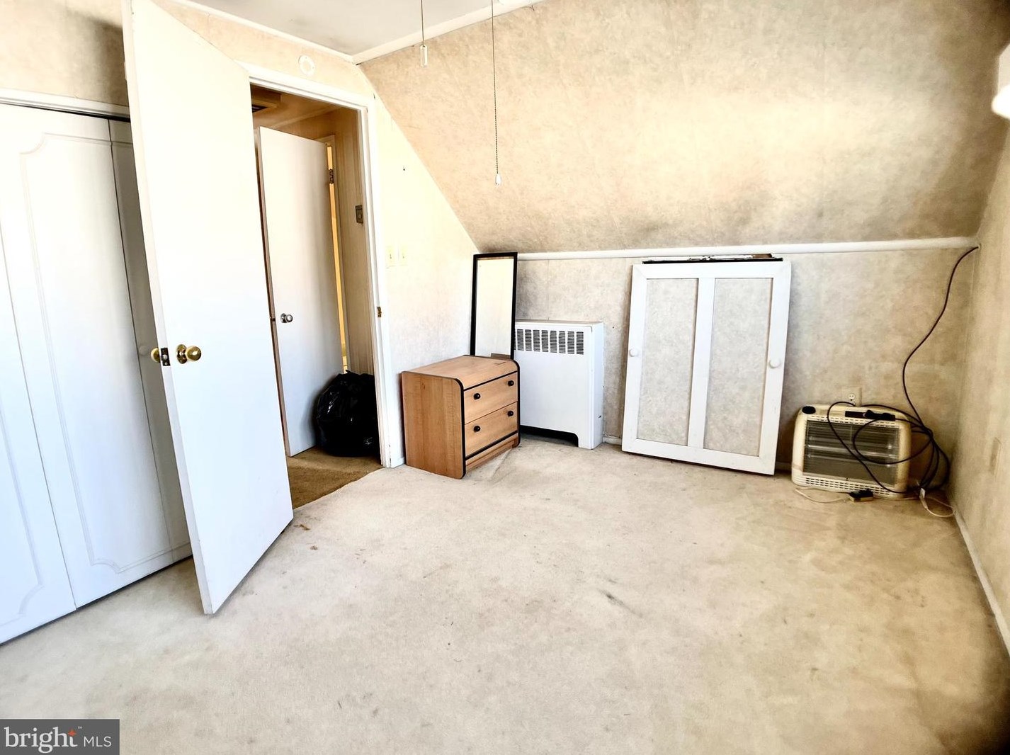 33 Ruby Ln, Levittown PA 19055-1432 exterior