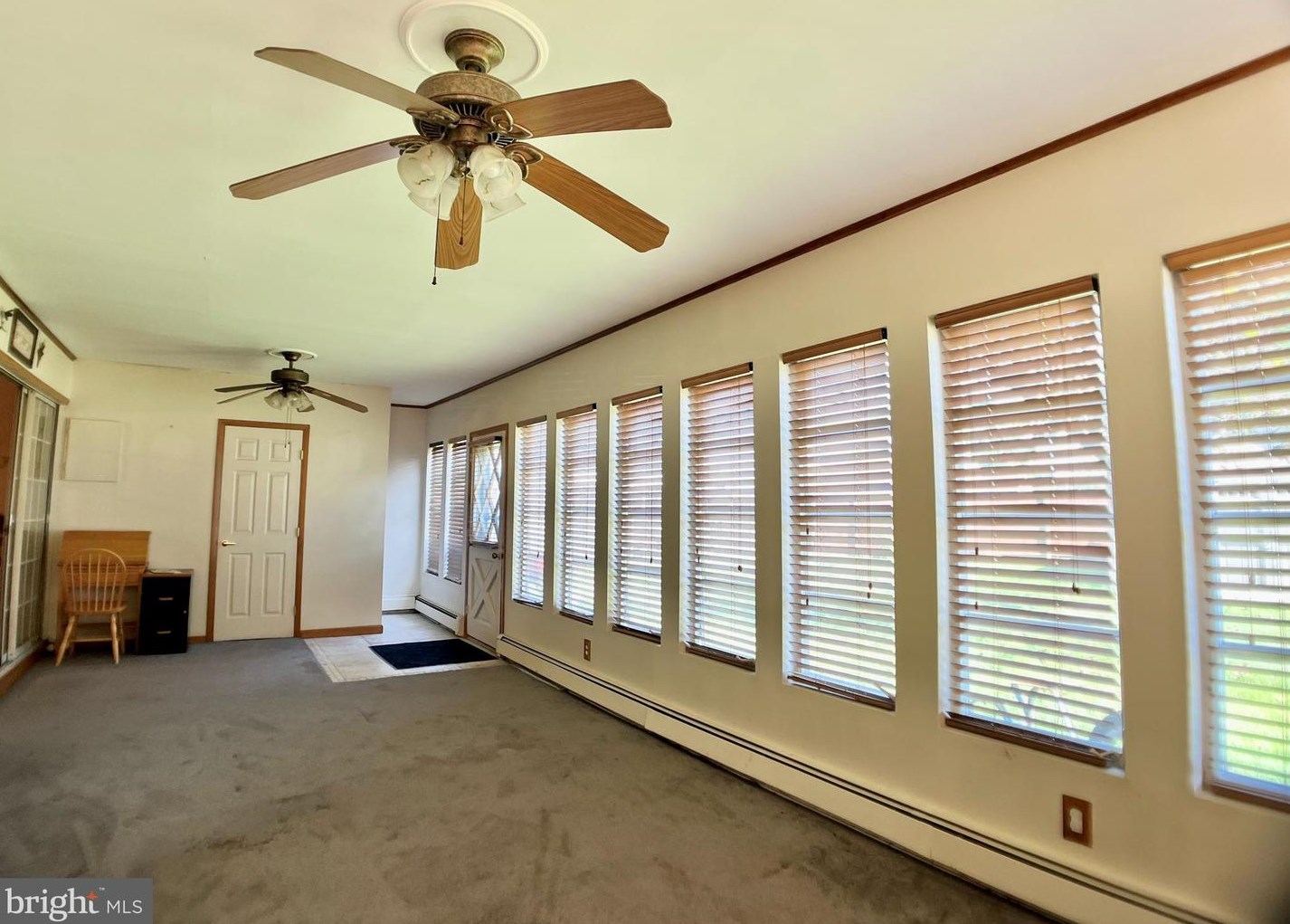 33 Ruby Ln, Levittown PA 19055-1432 exterior