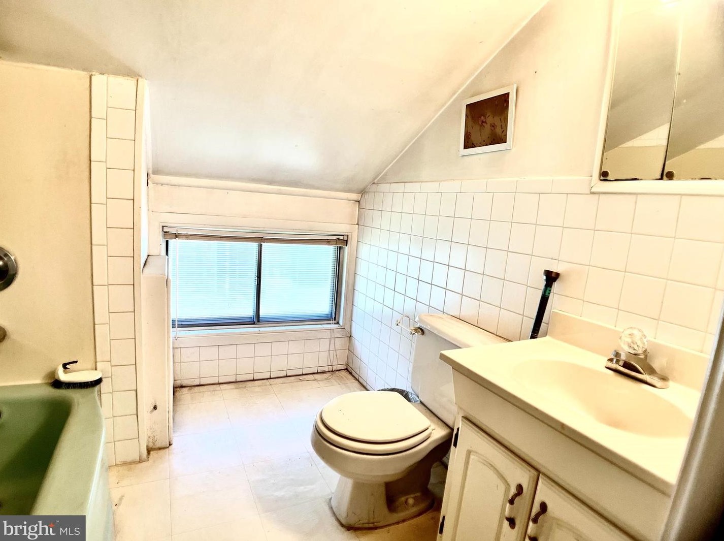 33 Ruby Ln, Levittown PA 19055-1432 exterior