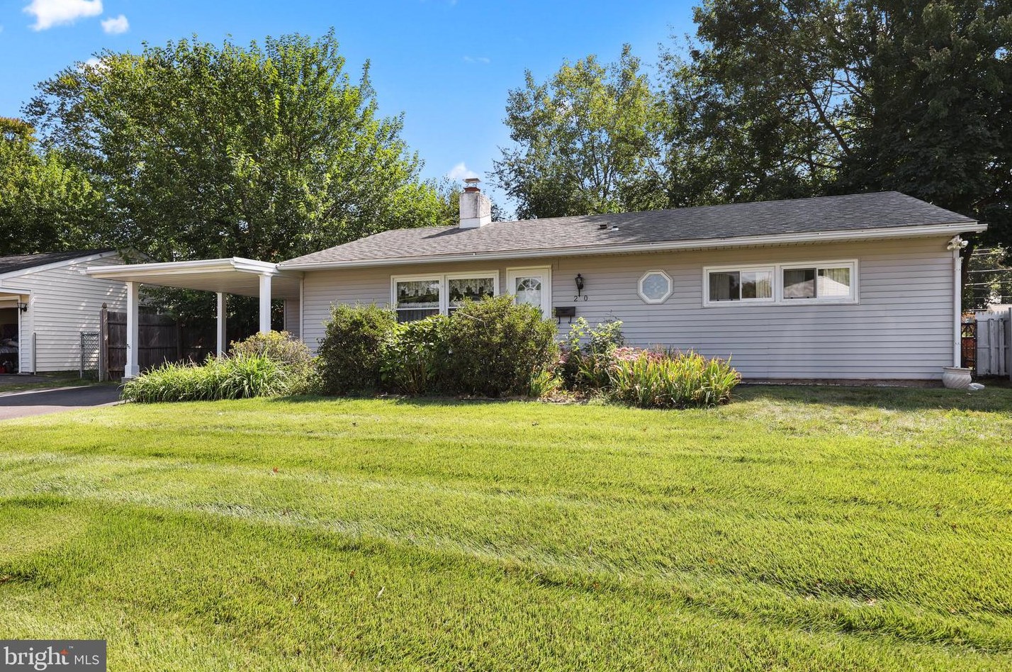 20 Twisting Ln, Levittown, PA 19054-2914