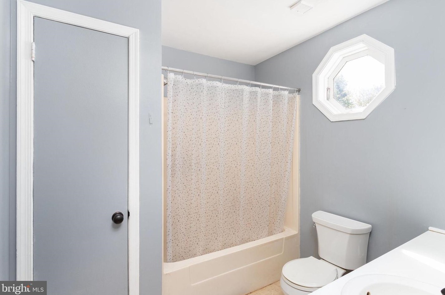 312 Cambridge Ln, Upper Makefield PA 18940-3310 exterior