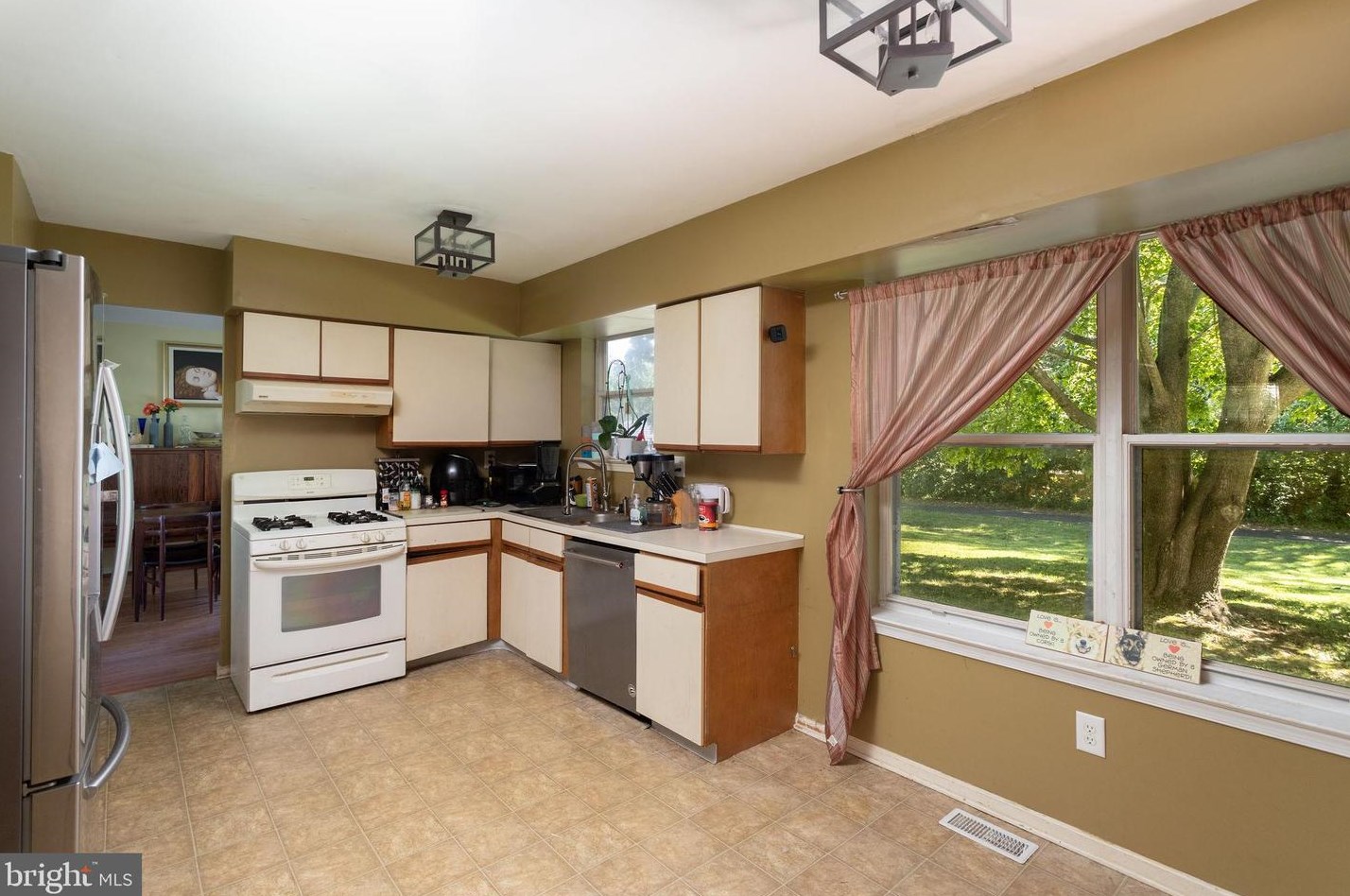 312 Cambridge Ln, Upper Makefield PA 18940-3310 exterior