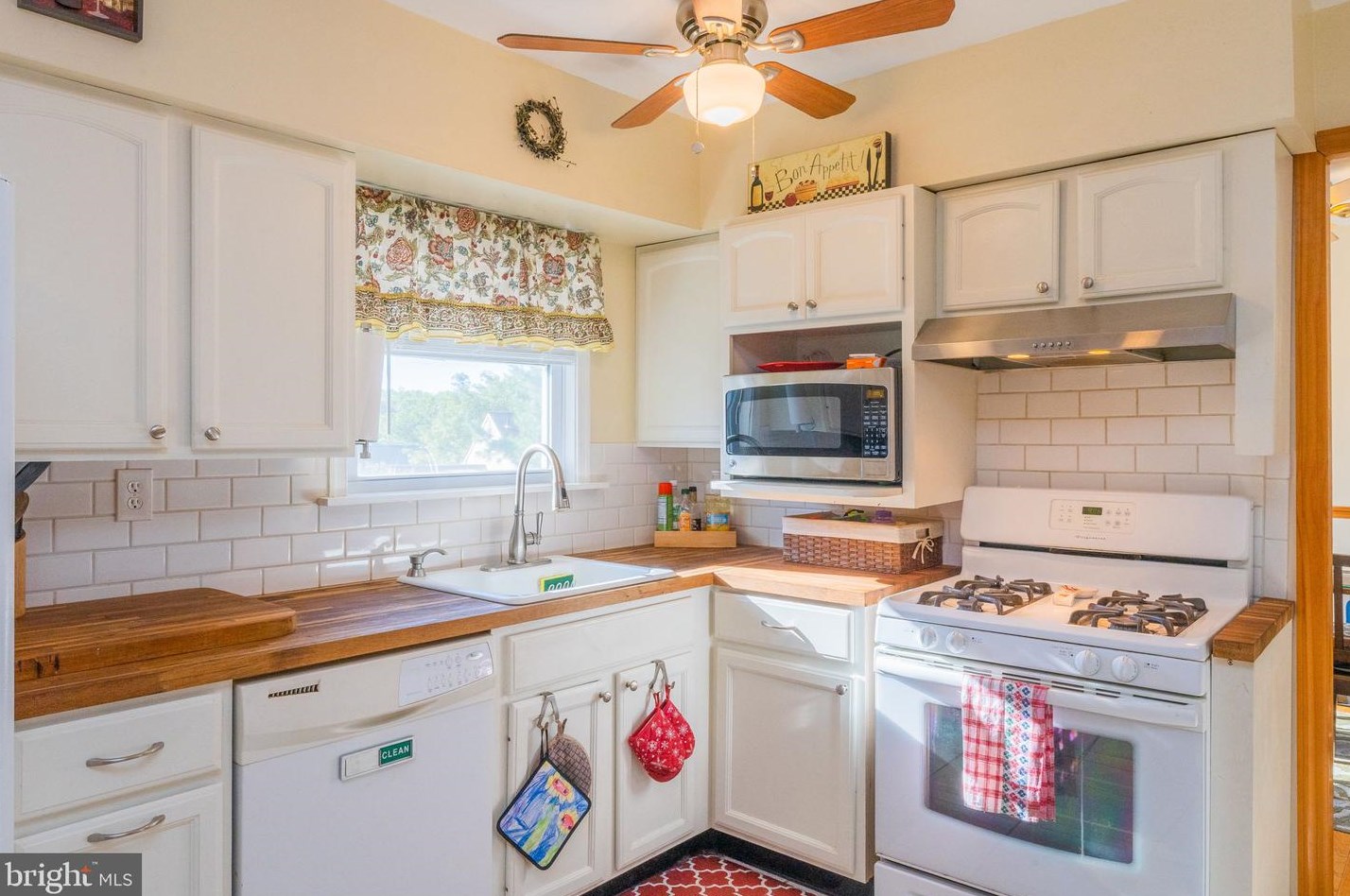 107 Chelsea Ct, Perkasie PA  18944-1887 exterior